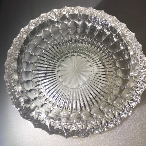 Beautiful, Vintage, clear glass dish - Picture 4 of 5